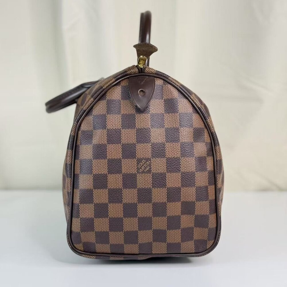Louis Vuitton Damier Ebene Speedy 30 Bag with Classic Checkerboard Design - Picture 2 of 9